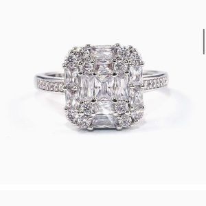 925 Sterling Silver Zirconia Ring SIZE (9)